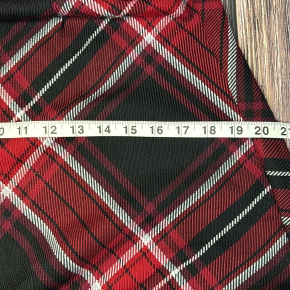 Red & Black Plaid Skirt- Size 4 - Picture 8 of 8